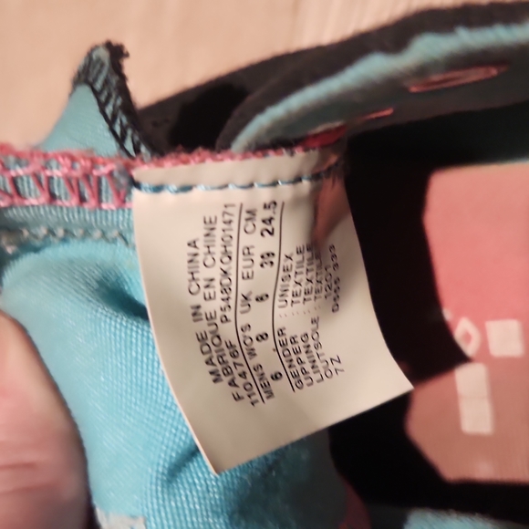 Converses - Picture 3 of 3